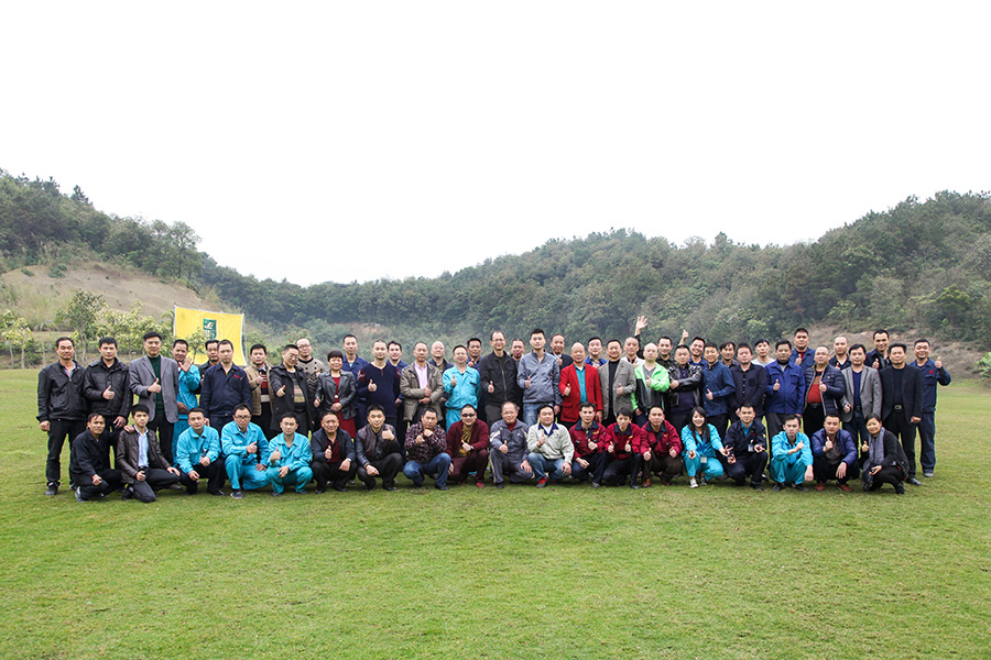 2017 一场热情洋溢的年会 安博网页版集团和科迪微晶公司2017年会顺利召开并取得完满成功。